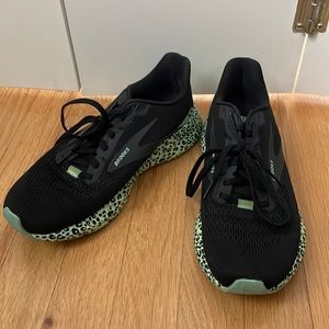 Women’s Size 8 Brooks Running Shoe